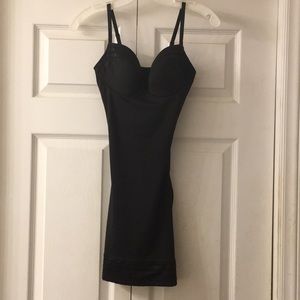 Spanx slip Assets Red Hot Label size Small